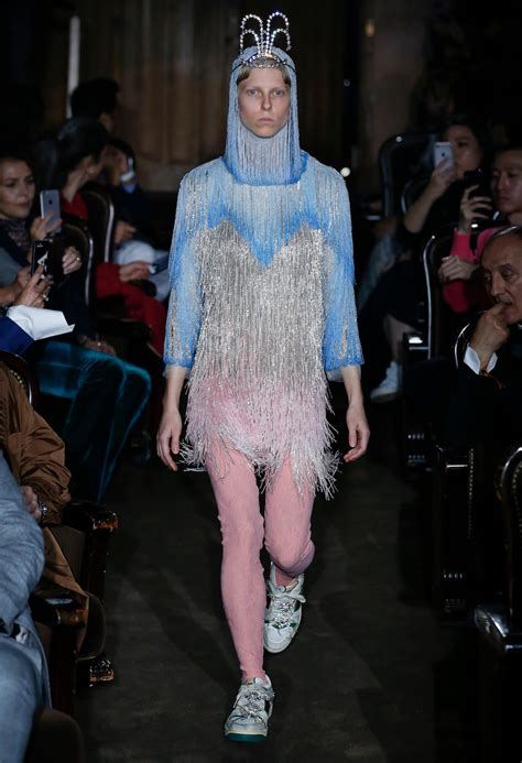 video sfilata gucci parigi